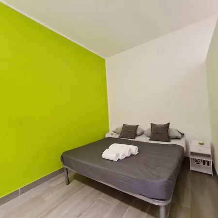 Alloggio Con Piccolo Patio - Bosco Di Capodimonte Apartment Naples